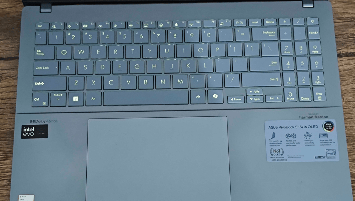 Asus Vivobook S16 Review: बड़ा डिस्प्ले, स्टाइलिश लुक और जबरदस्त बैटरी लाइफ के साथ आया नया Thin & Light लैपटॉप