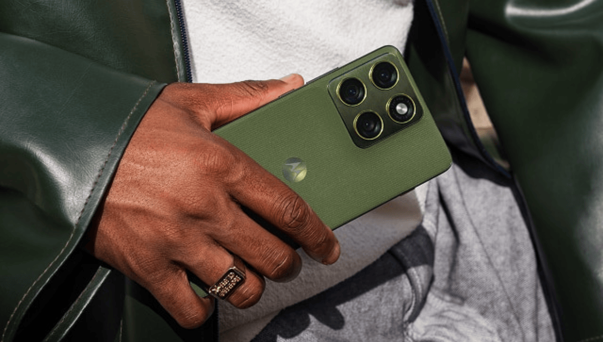 Snapdragon 7 Gen 4 चिपसेट और 5.99mm अल्ट्रा-स्लिम डिजाइन के साथ Motorola Edge 70 हुआ लॉन्च!